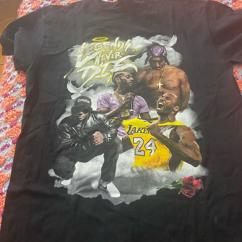 Black “Legends Never Die” Graphic T-Shirt. Size Large